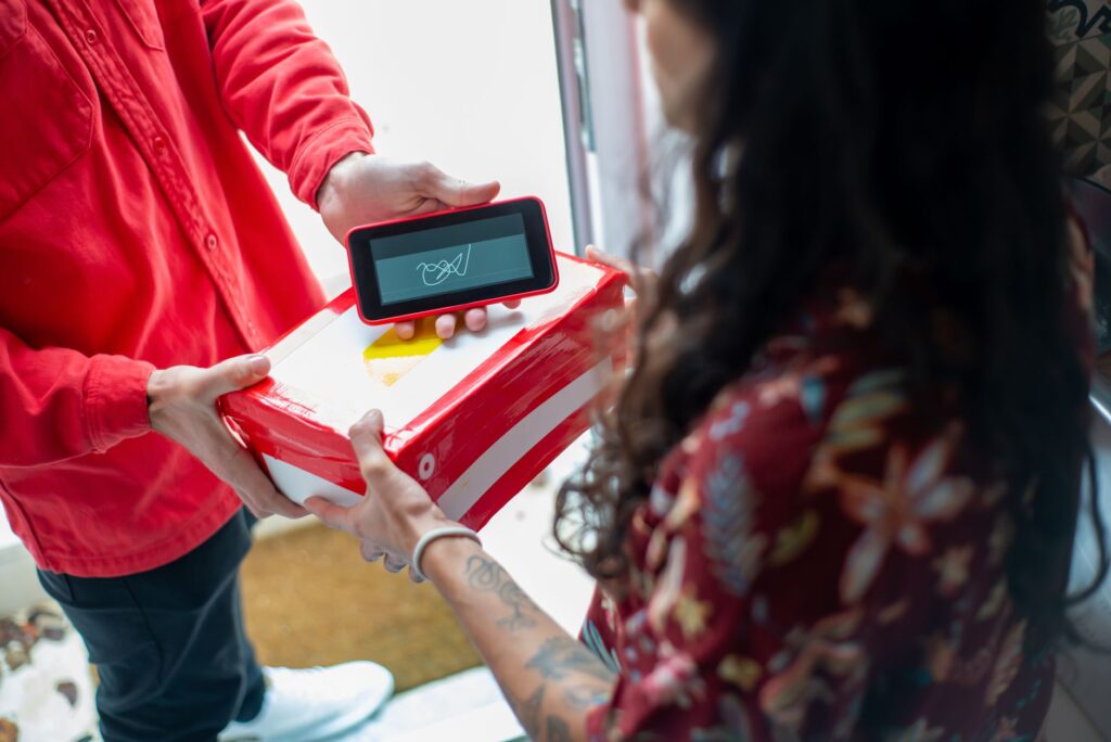 How does logistics influence the success of online commerce? — The Unseen Engine: How Logistics Influence Online Commerce Success